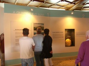 A partir de este fin de semana se modifican los horarios del «Museo do Mar» y del Centro de Interpretación del Castillo de Santa Cruz, que pasan ya al horario de inverno. El nuevo horario de estos dos museos, incluídos en la Red de Museos Municipal, será de 11:00h a 14:00h y de 16:00h a 19:00h los sábados, domingos y festivos.