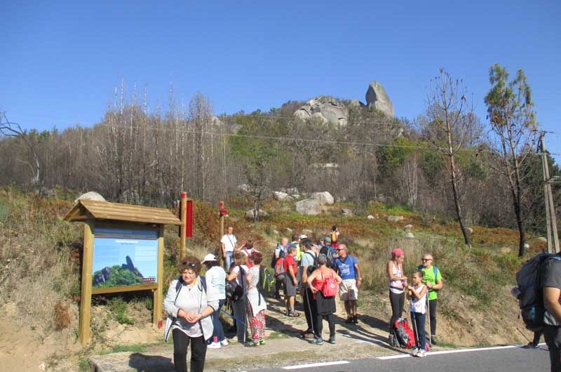 El pasado sábado día 20 de octubre se celebró la segunda salida, en la que los participantes realizaron una ruta de unos 15 km por el Monumento Natural de Pena Corneira.