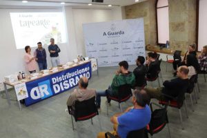 Un total de 16 bares y restaurantes de la villa ofertarán tapas los viernes, sábados y domingos en horario de 12:00h a 14:00h y de 19:00h a 22:00h a un precio simbólico de 2€ la tapa.